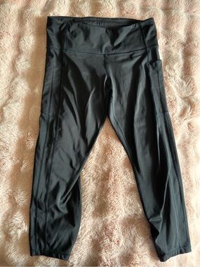 Athleta Black Ultimate Stash II 7/8 Tights